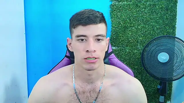 Snapshot of DEIBY_BABY chatting on February 19, 2025, 12:14 am DEIBY BABY online show from February 19, 2025, 12:14 am