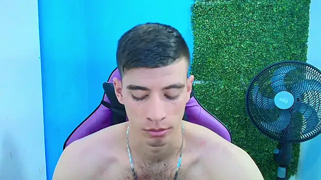 Snapshot of DEIBY_BABY chatting on February 18, 2025, 1:43 am DEIBY BABY online show from February 18, 2025, 1:43 am