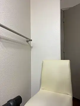 Natur4lBeautyb33 online show from December 8, 2024, 8:47 pm