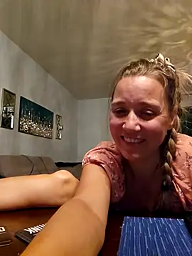 Snapshot of SkyelarSommer chatting on October 30, 2025, 4:44 am SkyelarSommer online show from October 30, 2025, 4:44 am