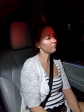 Snapshot of SkyelarSommer chatting on December 17, 2025, 11:10 pm SkyelarSommer online show from December 17, 2025, 11:10 pm