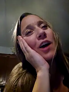 SkyelarSommer online show from March 22, 2026, 5:10 am