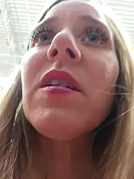 Snapshot of SkyelarSommer chatting on December 16, 2025, 2:49 am SkyelarSommer online show from December 16, 2025, 2:49 am