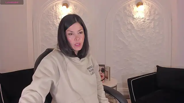 Snapshot of SunnyRivers chatting on December 21, 2025, 11:23 am SunnyRivers online show from December 21, 2025, 11:23 am