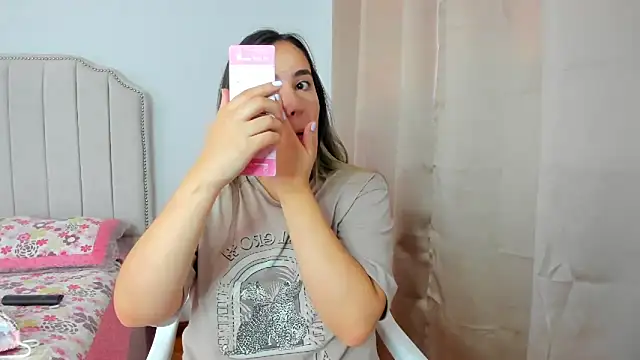 Hanna86 online show from October 7, 2025, 8:43 pm