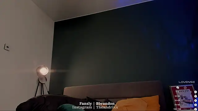 Snapshot of Bbrandon_ chatting on December 18, 2024, 9:18 pm Bbrandon online show from December 18, 2024, 9:18 pm