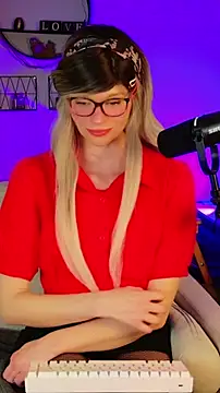 Kittychatte online show from March 18, 2026, 1:13 pm