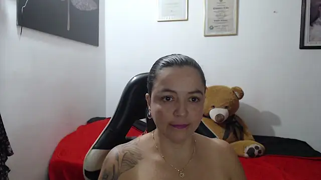 Snapshot of katty_lorens chatting on May 16, 2026, 11:26 pm katty lorens online show from May 16, 2026, 11:26 pm