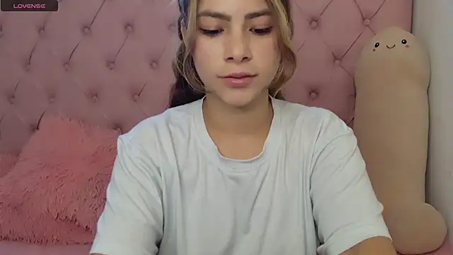 soft doll small123 online show from December 7, 2024, 10:12 pm
