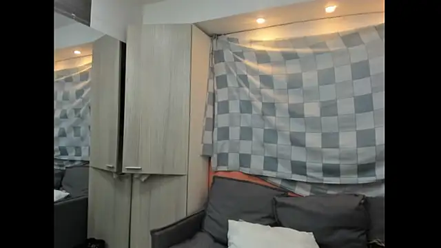 Snapshot of Mhelanny2 chatting on November 16, 2025, 6:45 pm Mhelanny2 online show from November 16, 2025, 6:45 pm