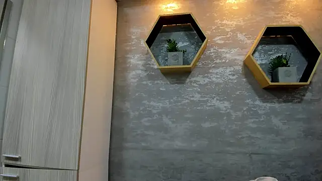 Mhelanny2 online show from April 19, 2026, 7:27 pm