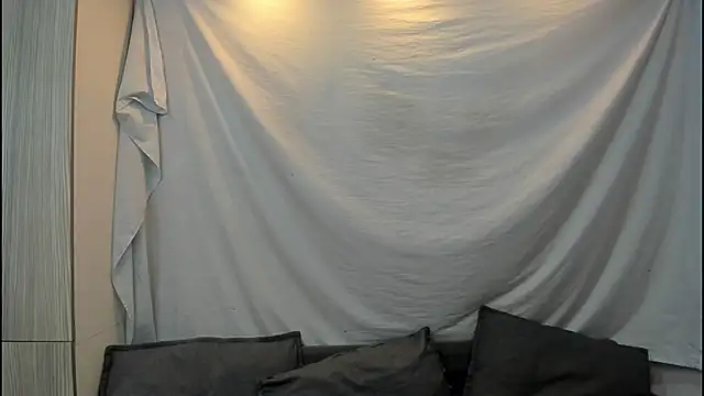 Snapshot of Mhelanny2 chatting on December 14, 2025, 12:55 pm Mhelanny2 online show from December 14, 2025, 12:55 pm