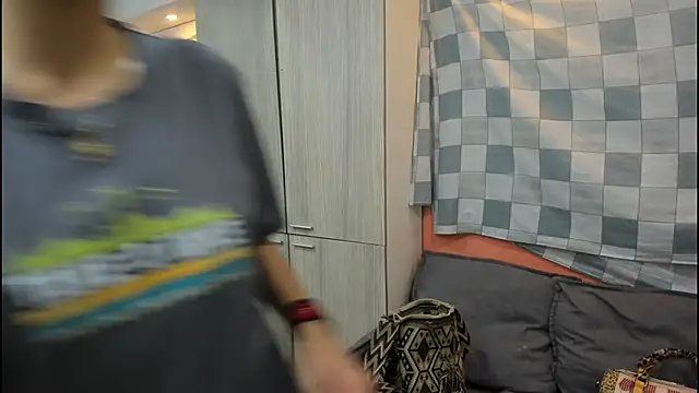 Snapshot of Mhelanny2 chatting on November 17, 2025, 6:23 pm Mhelanny2 online show from November 17, 2025, 6:23 pm