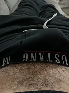 Snapshot of MoochedTape chatting on November 1, 2025, 9:36 am MoochedTape online show from November 1, 2025, 9:36 am