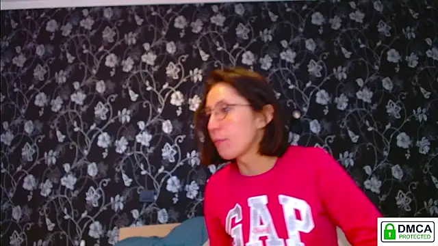 Sophi Cute online show from May 19, 2026, 12:34 pm