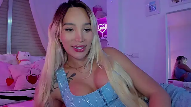 Snapshot of _viioletweekend_ chatting on December 2, 2025, 9:27 pm viioletweekend online show from December 2, 2025, 9:27 pm