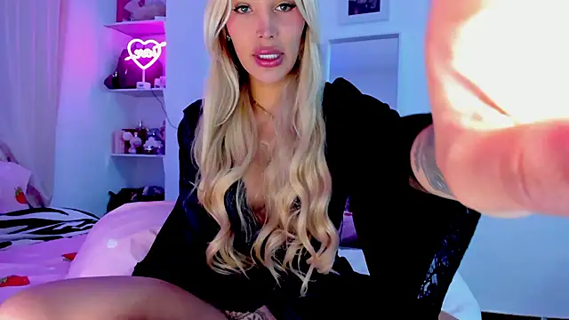  viioletweekend  online show from February 15, 2026, 8:52 pm