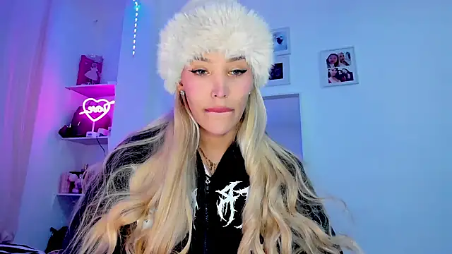  viioletweekend  online show from February 14, 2026, 8:09 pm