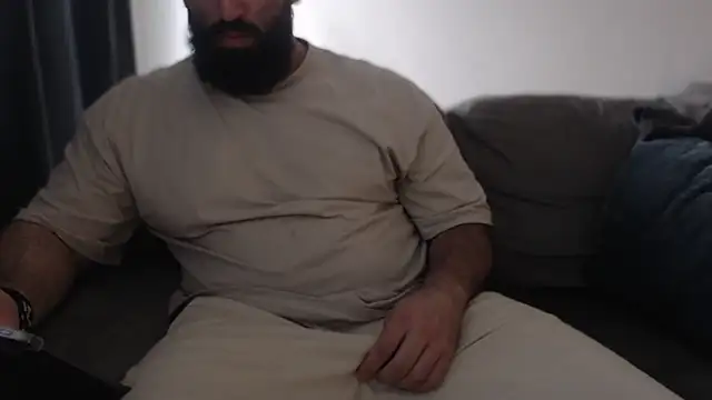 hugemachohandsome online show from December 14, 2025, 11:38 am