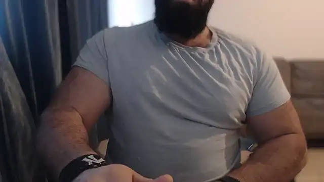 hugemachohandsome online show from November 15, 2025, 9:35 am