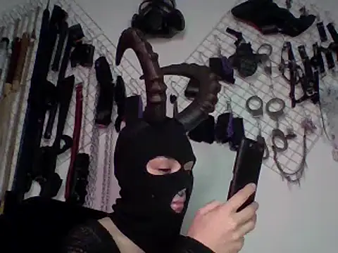 Snapshot of FeticheMacabre chatting on January 8, 2025, 10:37 pm FeticheMacabre online show from January 8, 2025, 10:37 pm