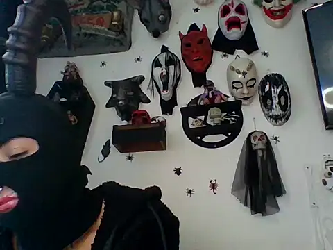 Snapshot of FeticheMacabre chatting on October 18, 2025, 4:31 pm FeticheMacabre online show from October 18, 2025, 4:31 pm