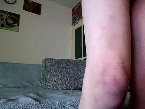 Zu Real online show from September 13, 2025, 10:43 pm