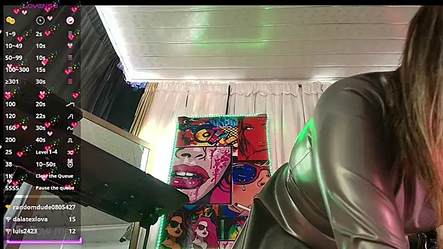 Snapshot of LatexDevil_Blondie chatting on March 13, 2025, 7:06 pm LatexDevil Blondie online show from March 13, 2025, 7:06 pm