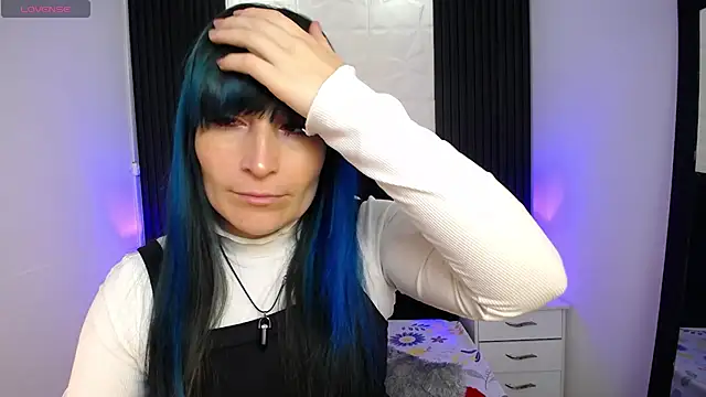 alicia moom online show from March 18, 2025, 6:39 pm