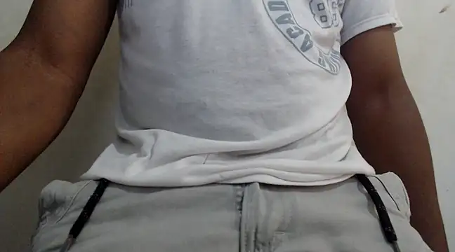 Snapshot of royblackbigpvt chatting on February 24, 2025, 6:15 pm royblackbigpvt online show from February 24, 2025, 6:15 pm