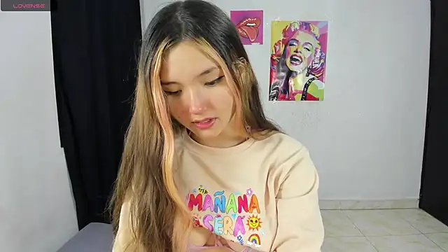 Snapshot of Alice_bloom_ chatting on November 14, 2025, 2:04 am Alice bloom online show from November 14, 2025, 2:04 am