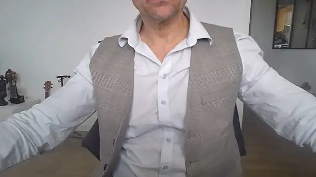 jouet75 online show from May 12, 2026, 11:16 am