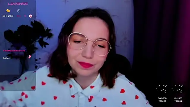 KindHazelHere  online show from April 19, 2026, 6:10 pm