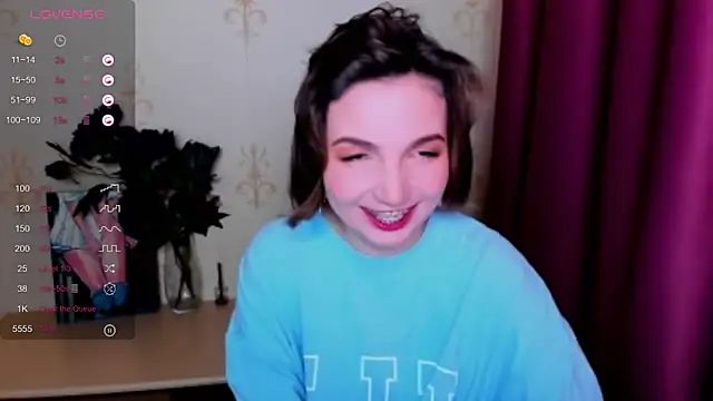 KindHazelHere  online show from September 28, 2025, 8:16 pm