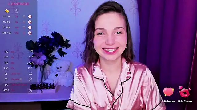 KindHazelHere  online show from February 5, 2026, 8:10 am