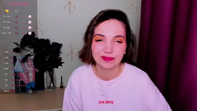 KindHazelHere  online show from October 5, 2025, 8:16 am