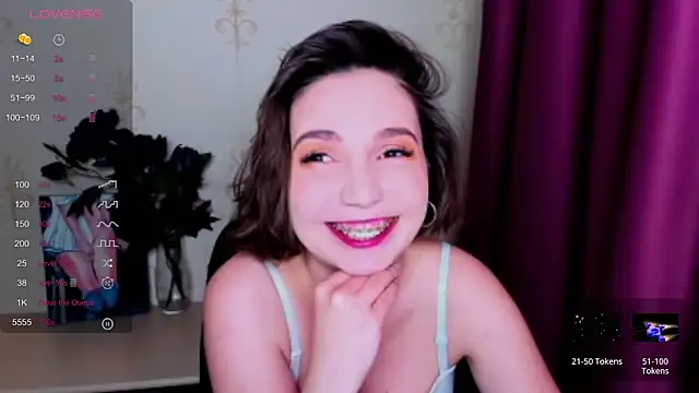 KindHazelHere  online show from September 26, 2025, 4:03 pm