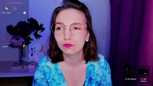 KindHazelHere  online show from April 18, 2026, 6:10 pm