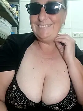 Snapshot of eroticjessitop chatting on February 22, 2026, 7:48 pm eroticjessitop online show from February 22, 2026, 7:48 pm