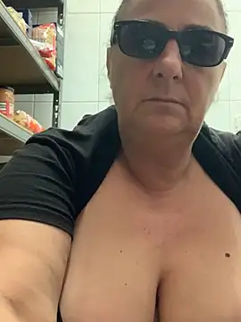 Snapshot of eroticjessitop chatting on November 16, 2025, 5:17 pm eroticjessitop online show from November 16, 2025, 5:17 pm