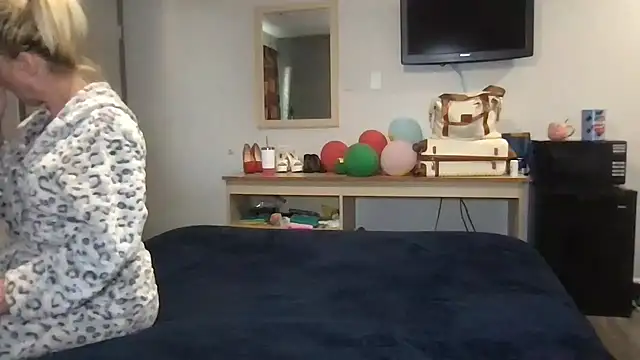 TiffaneyLove online show from March 28, 2026, 12:17 pm