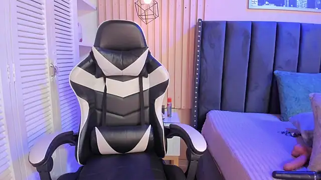 ashlye miller  online show from March 4, 2026, 4:42 am