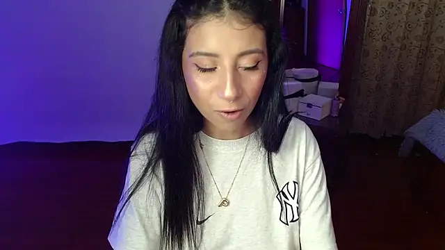 Snapshot of _holy_1 chatting on November 23, 2025, 2:43 am holy 1 online show from November 23, 2025, 2:43 am