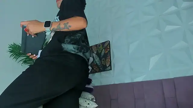 Hellen Sky online show from February 13, 2026, 7:14 pm