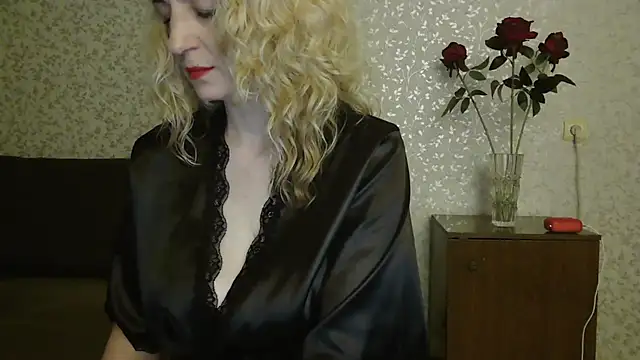 Natasha Nannette online show from April 22, 2026, 7:31 pm