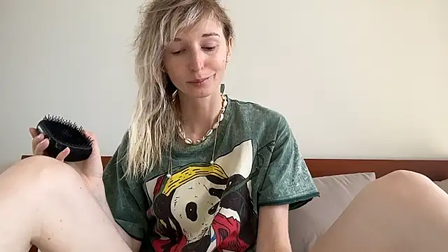 ivankai  online show from February 12, 2026, 3:17 am