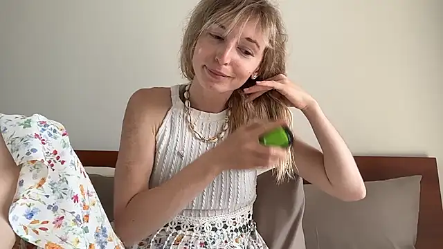 ivankai  online show from February 25, 2026, 3:18 am