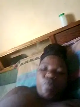 pretty-donna online show from November 18, 2025, 4:49 am