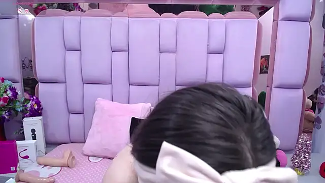 Snapshot of Belly_Rosse chatting on December 17, 2025, 2:33 pm Belly Rosse online show from December 17, 2025, 2:33 pm