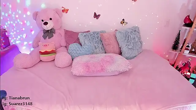 Snapshot of Zara_uwu_ chatting on March 11, 2025, 2:51 pm Zara uwu online show from March 11, 2025, 2:51 pm